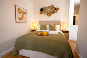 Boho Style - KING BED, Central, Super FAST Wi-Fi